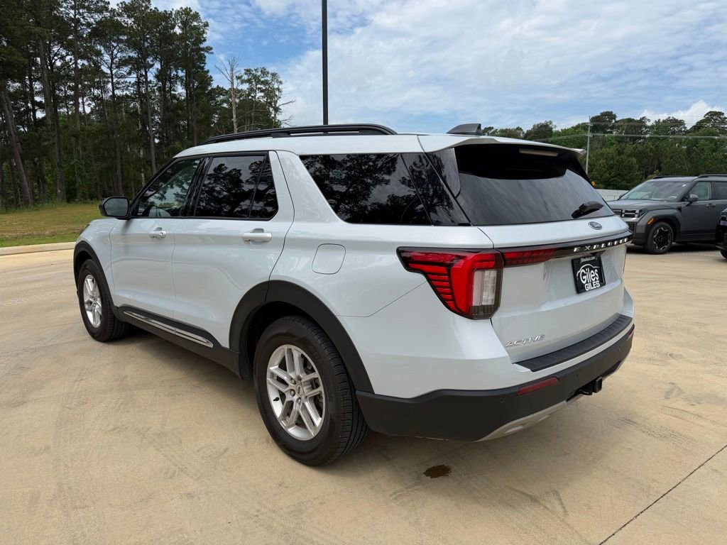 Used 2025 Ford Explorer Active w/ Active Comfort Package RWD image 3