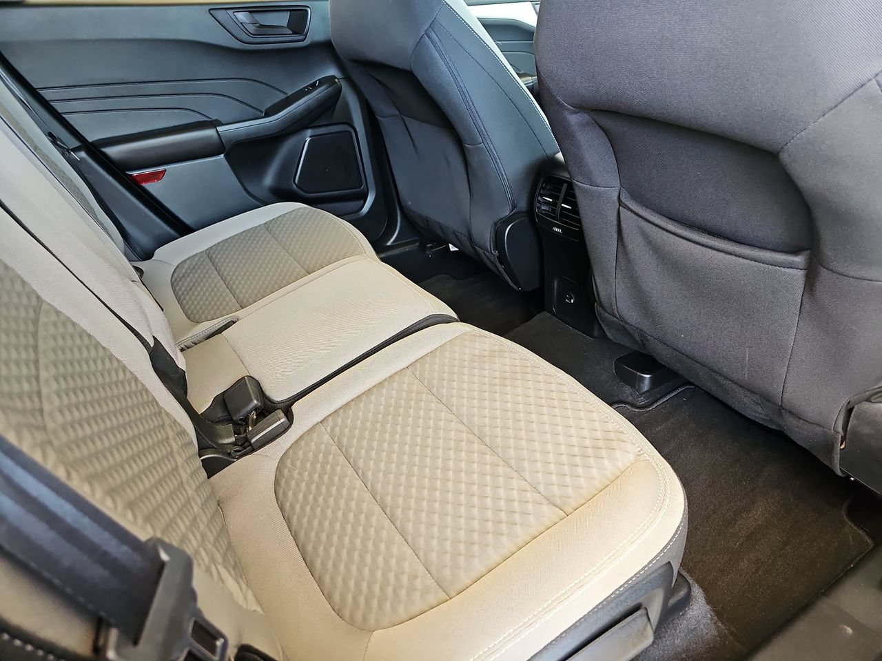 Used 2022 Ford Escape SE w/ SE Sport Appearance Package FWD image 14
