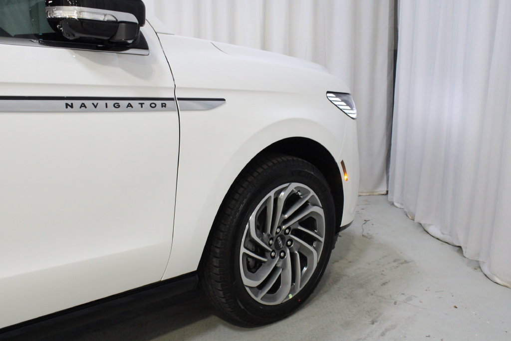 New 2027 Lincoln Navigator Reserve AWD/4WD image 27