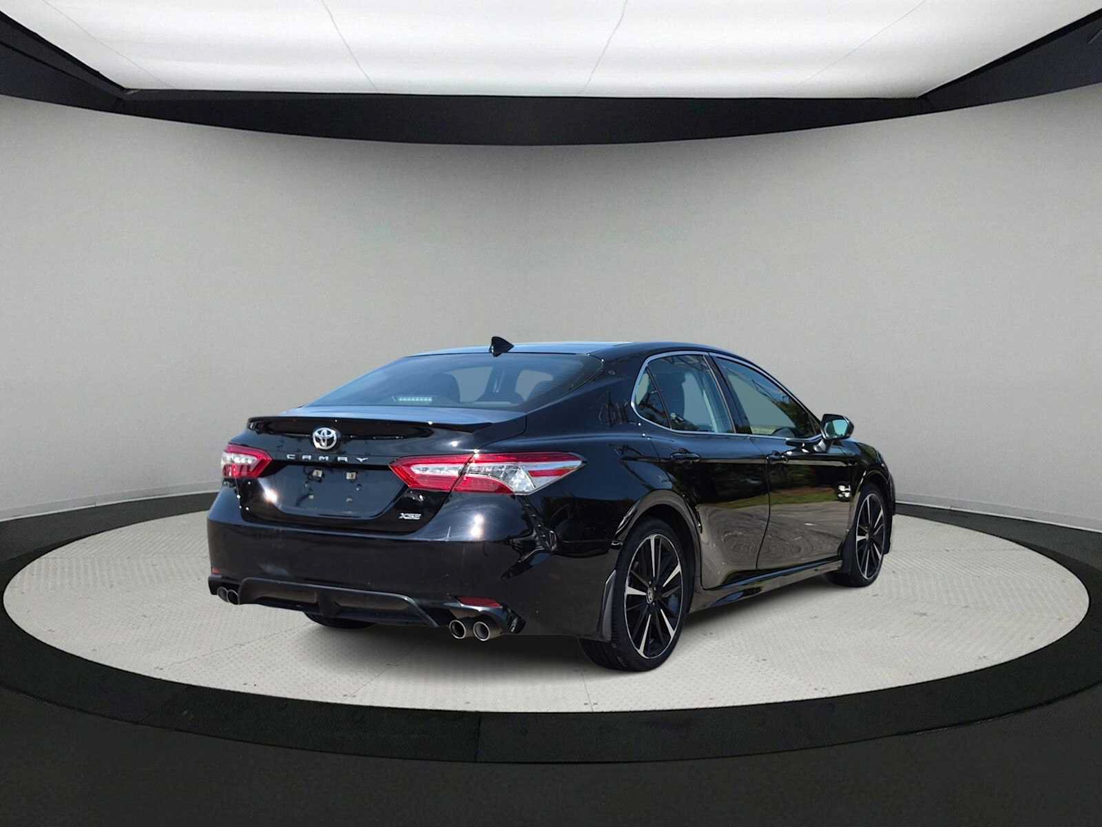 Used 2020 Toyota Camry XSE FWD image 8