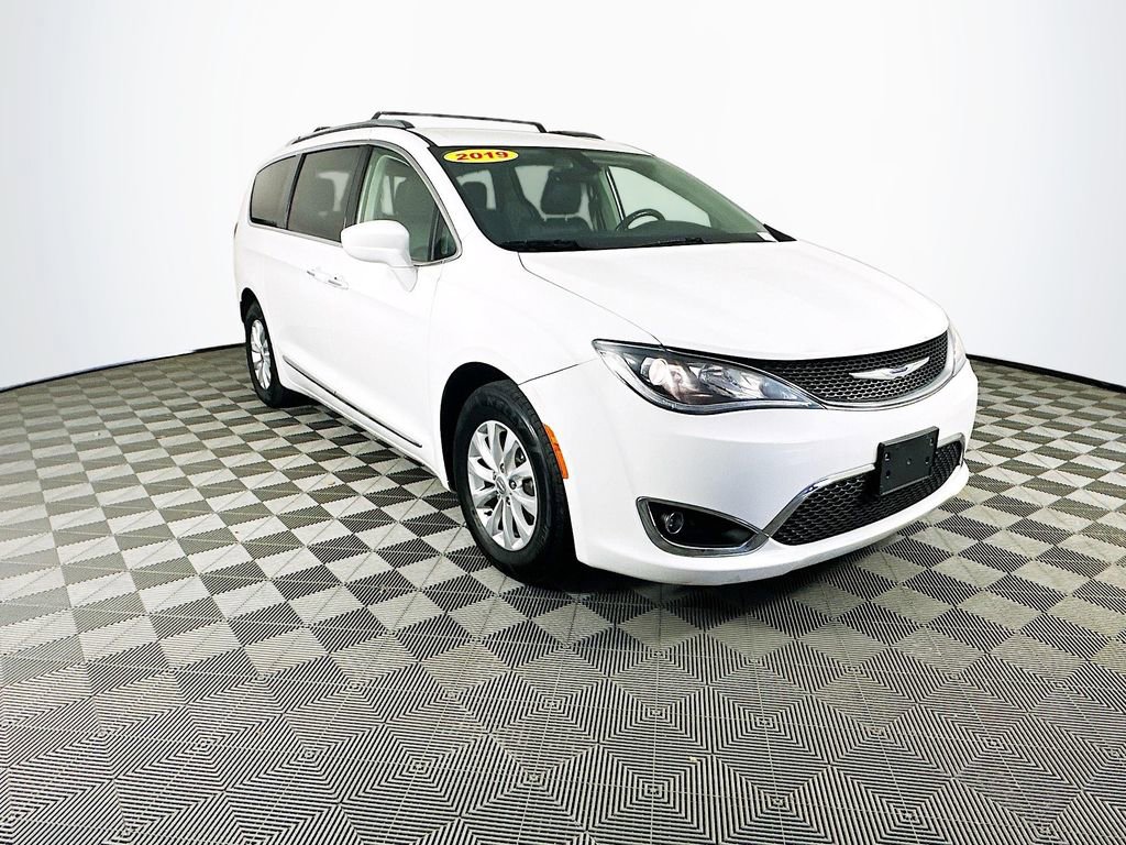 Certified 2019 Chrysler Pacifica Touring-L image 2