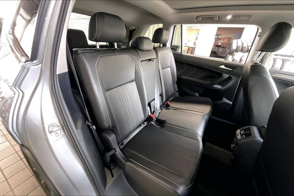Used 2024 Volkswagen Tiguan SE FWD image 15
