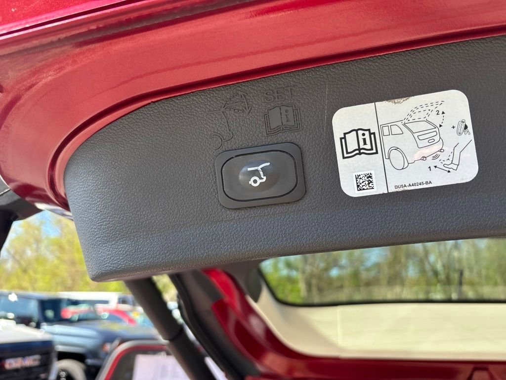 Used 2018 Ford Escape Titanium w/ Ford Safe & Smart Package AWD/4WD image 14
