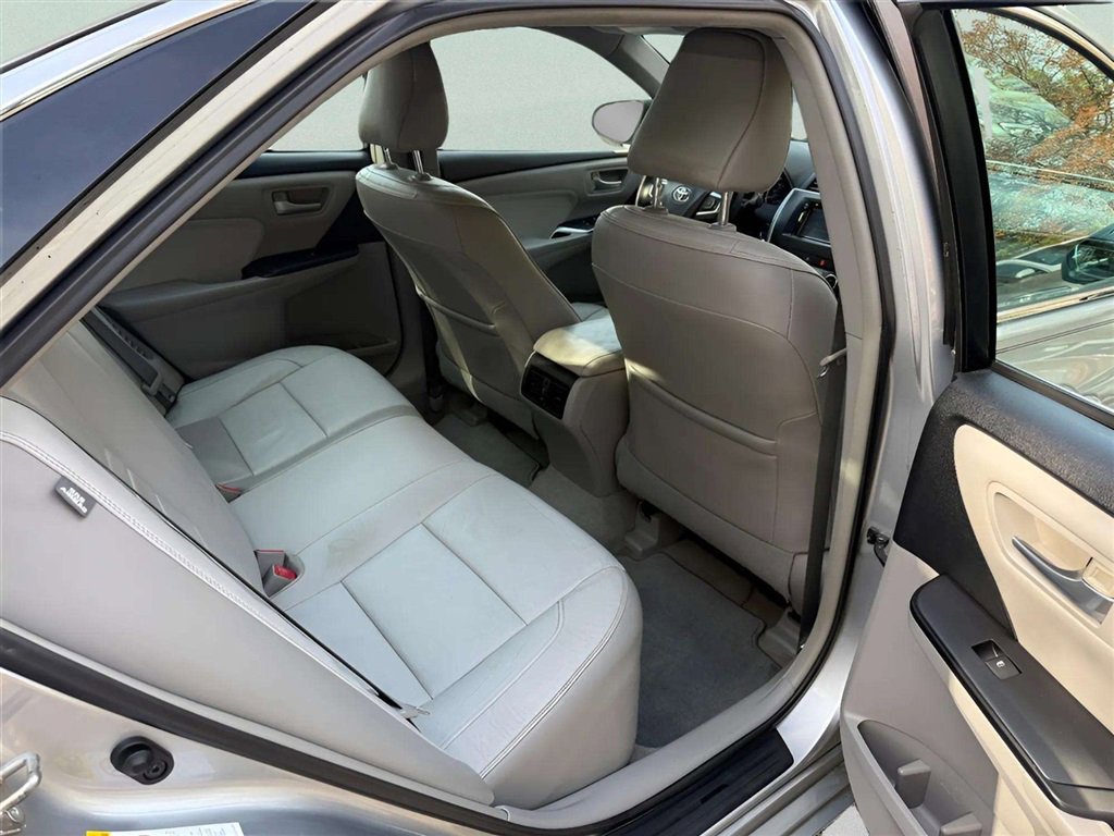 Used 2015 Toyota Camry XLE w/ Moonroof Package FWD image 24