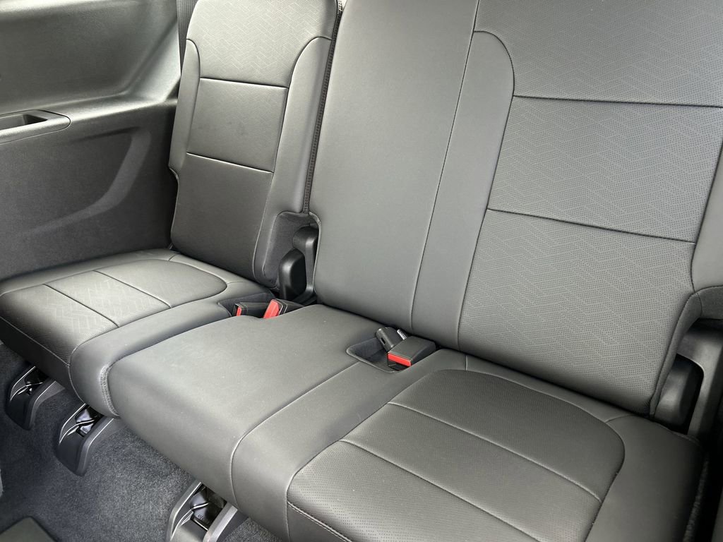 Used 2023 Chevrolet Traverse High Country w/ LPO, Cargo Package image 36