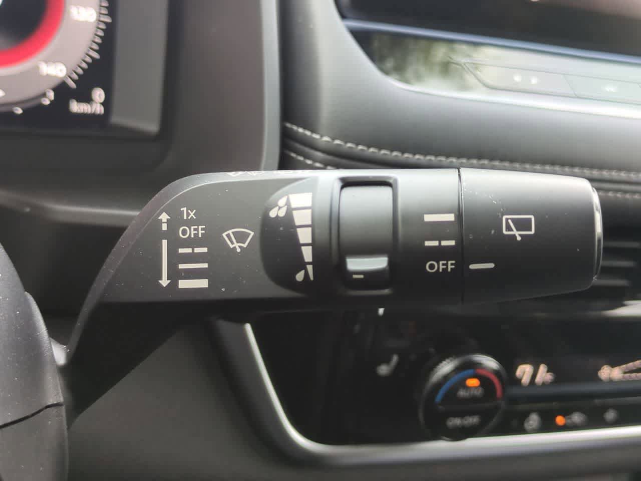 Used 2025 Nissan Rogue Platinum FWD image 27