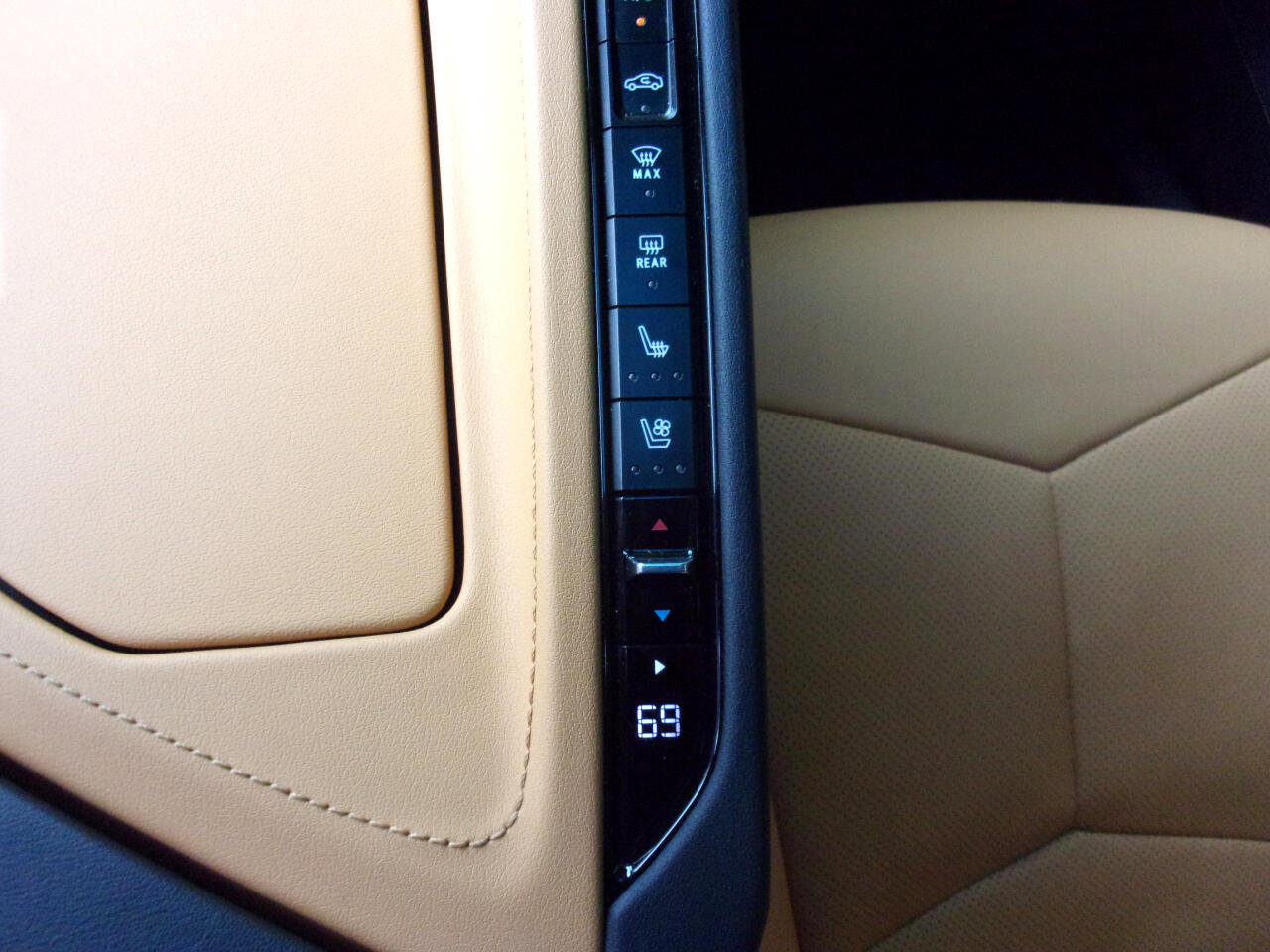 Used 2020 Chevrolet Corvette Stingray Preferred Cpe w/ 2LT Preferred Equipment Group image 30