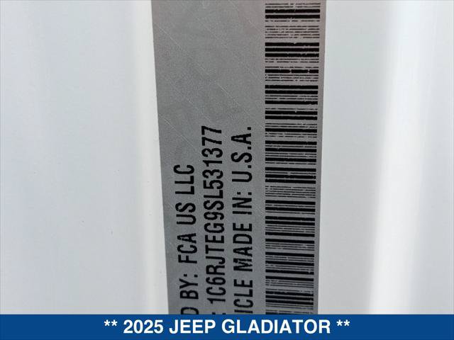 Used 2025 Jeep Gladiator Mojave w/ Convenience Group AWD/4WD image 24
