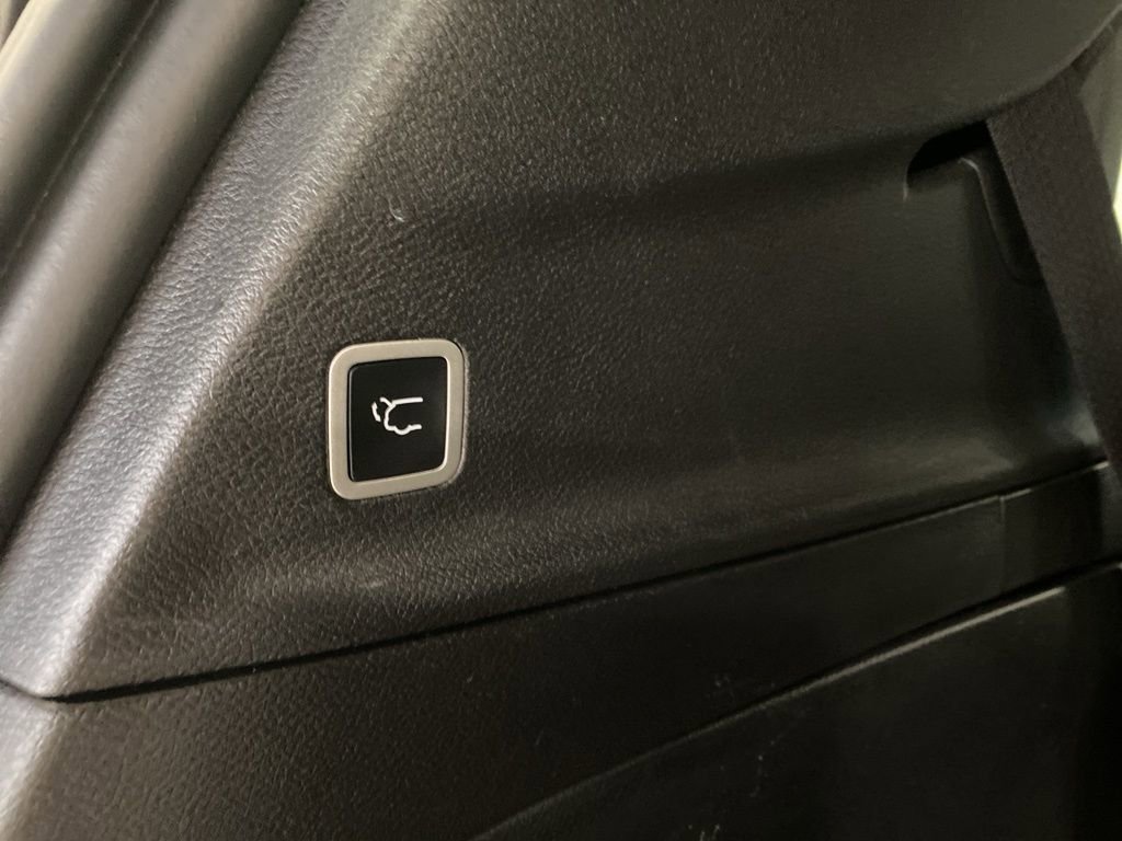 Used 2025 Chrysler Pacifica Limited image 21