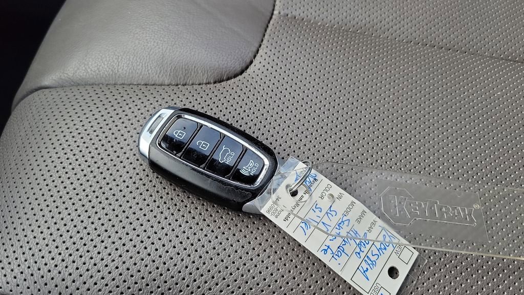 Used 2020 Hyundai Santa Fe Limited image 36