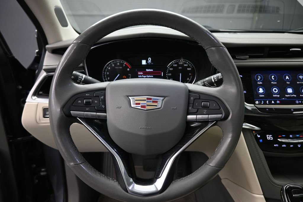 Used 2021 Cadillac XT6 Premium Luxury FWD image 2