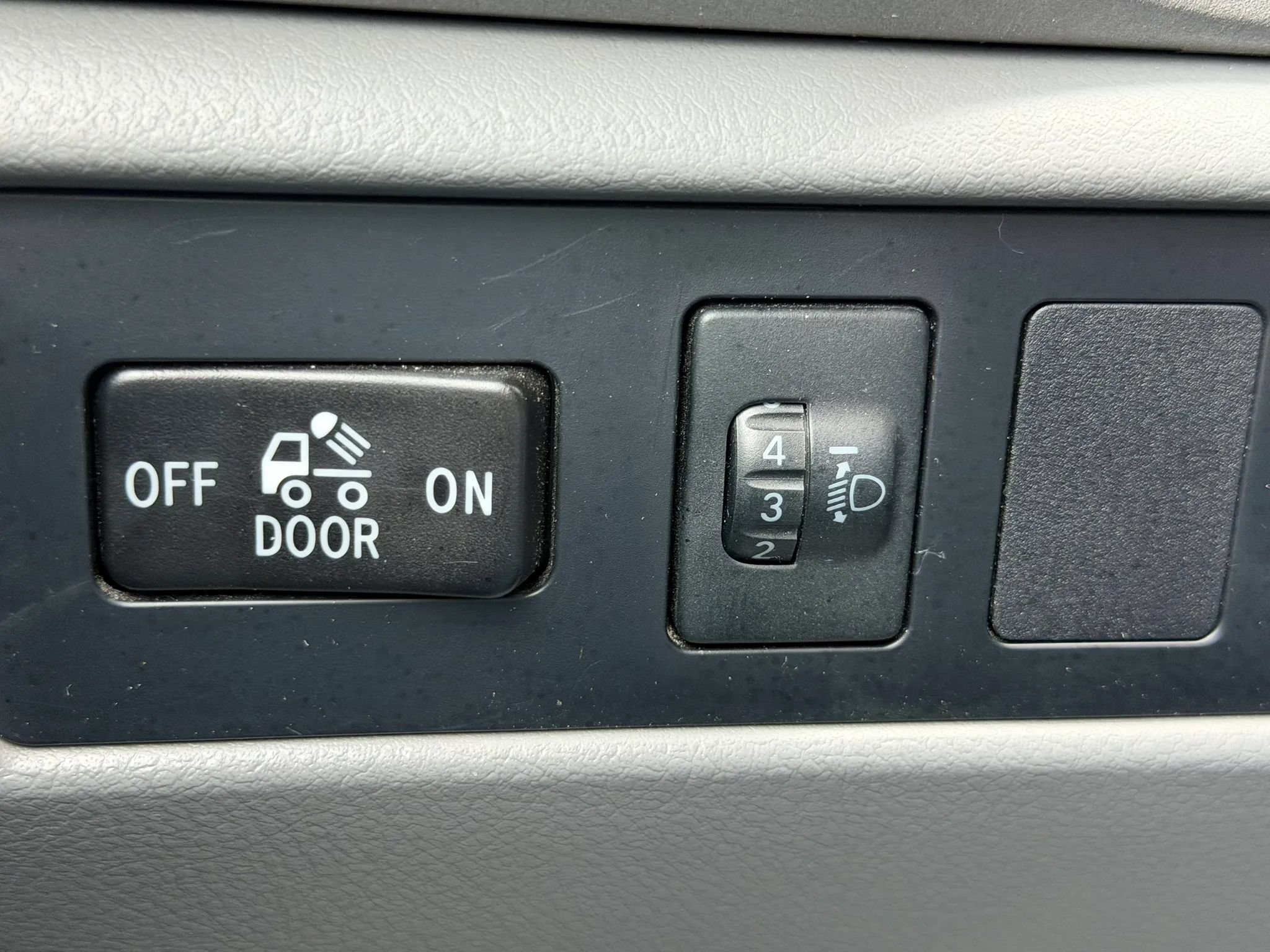 Used 2011 Toyota Tundra 2WD CrewMax w/ Tow Pkg image 18