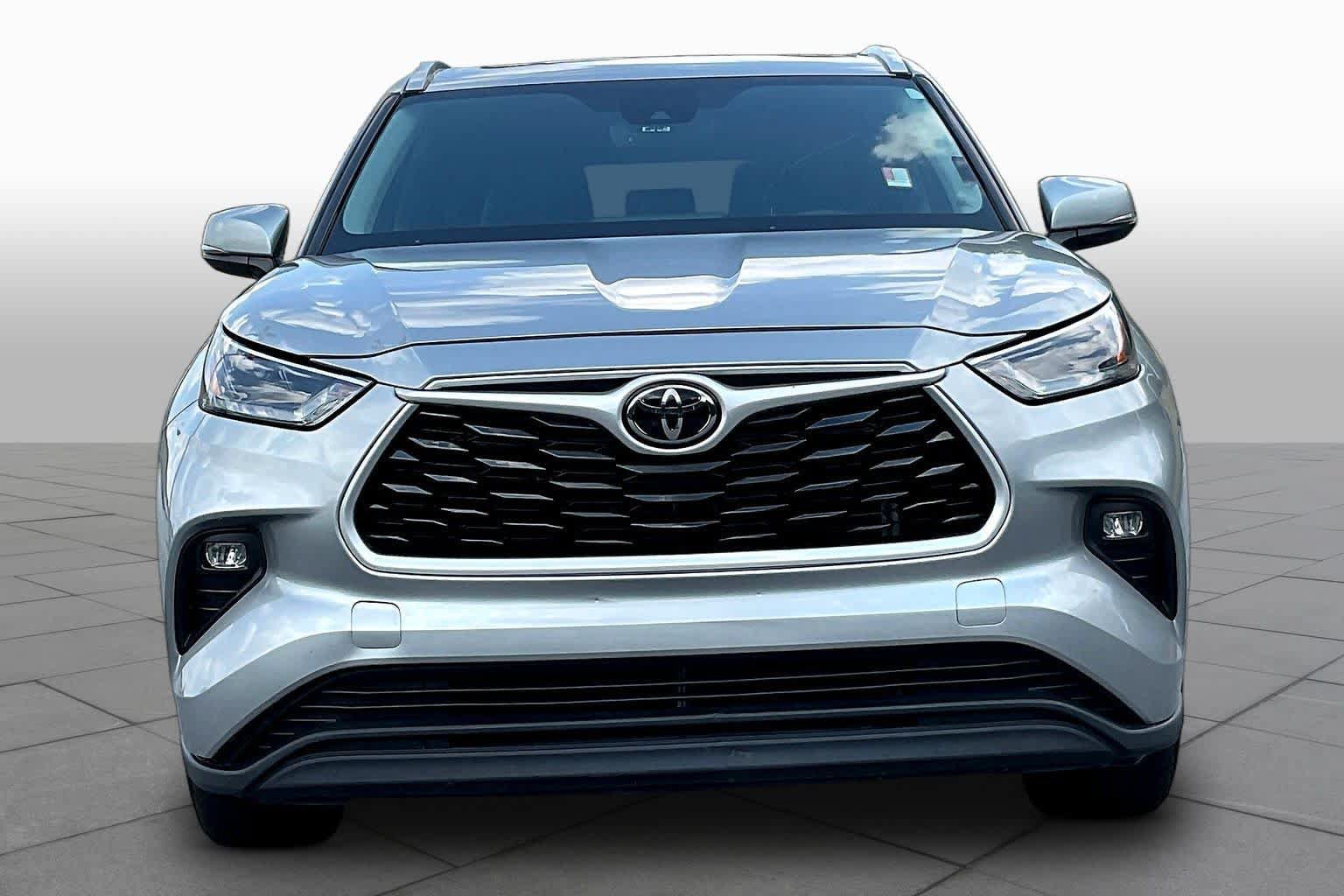 Used 2023 Toyota Highlander XLE FWD image 4