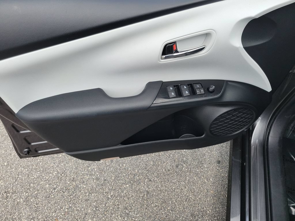 Used 2017 Toyota Prius Four FWD image 19