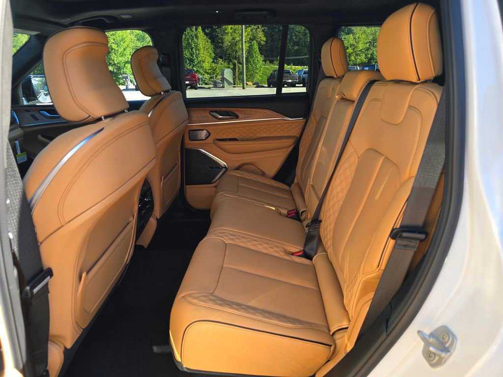New 2025 Jeep Grand Cherokee Summit image 10