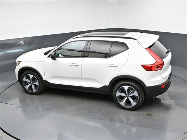 Used 2024 Volvo XC40 B5 Plus image 45