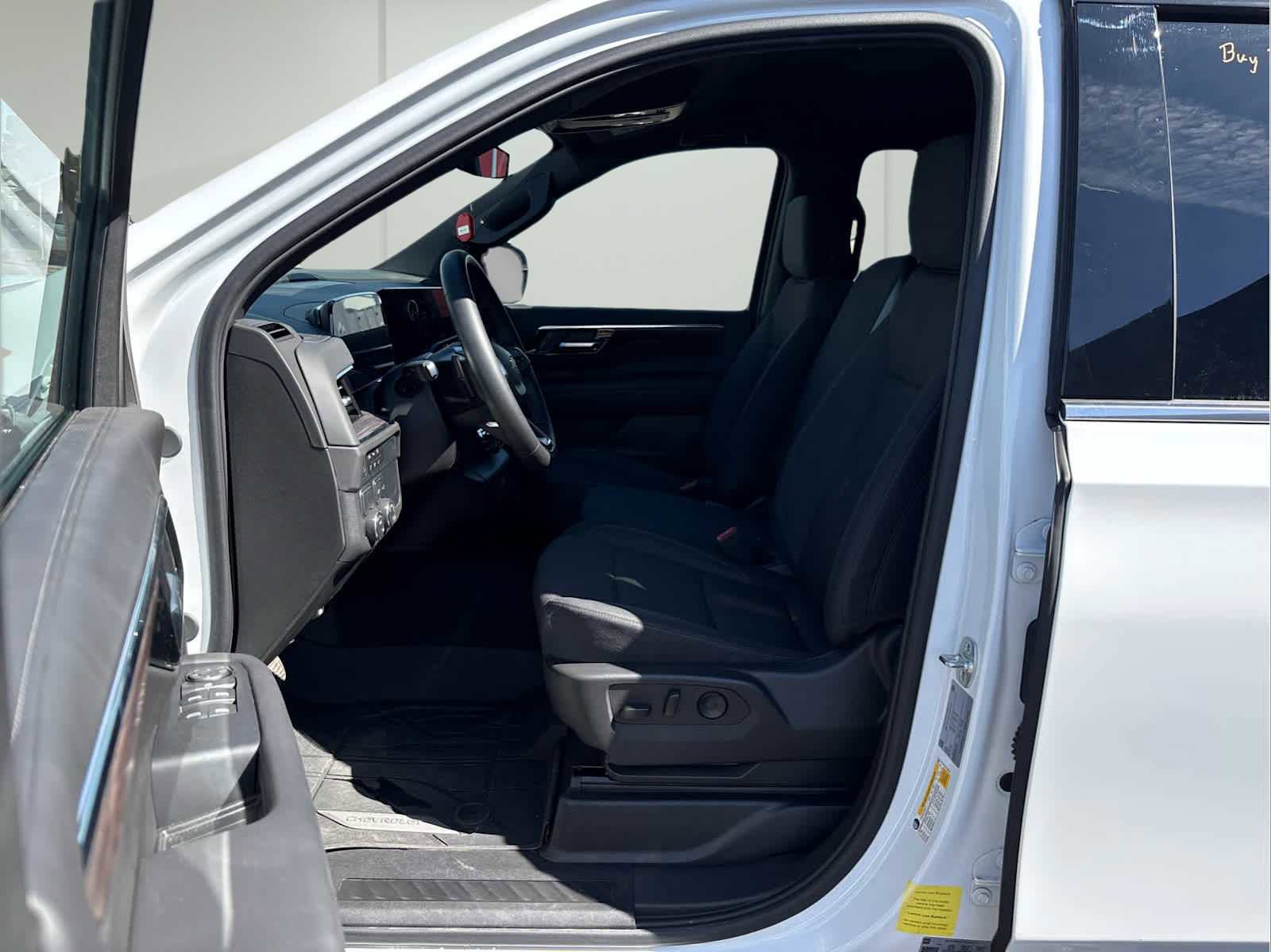 Used 2025 Chevrolet Suburban LS RWD image 10