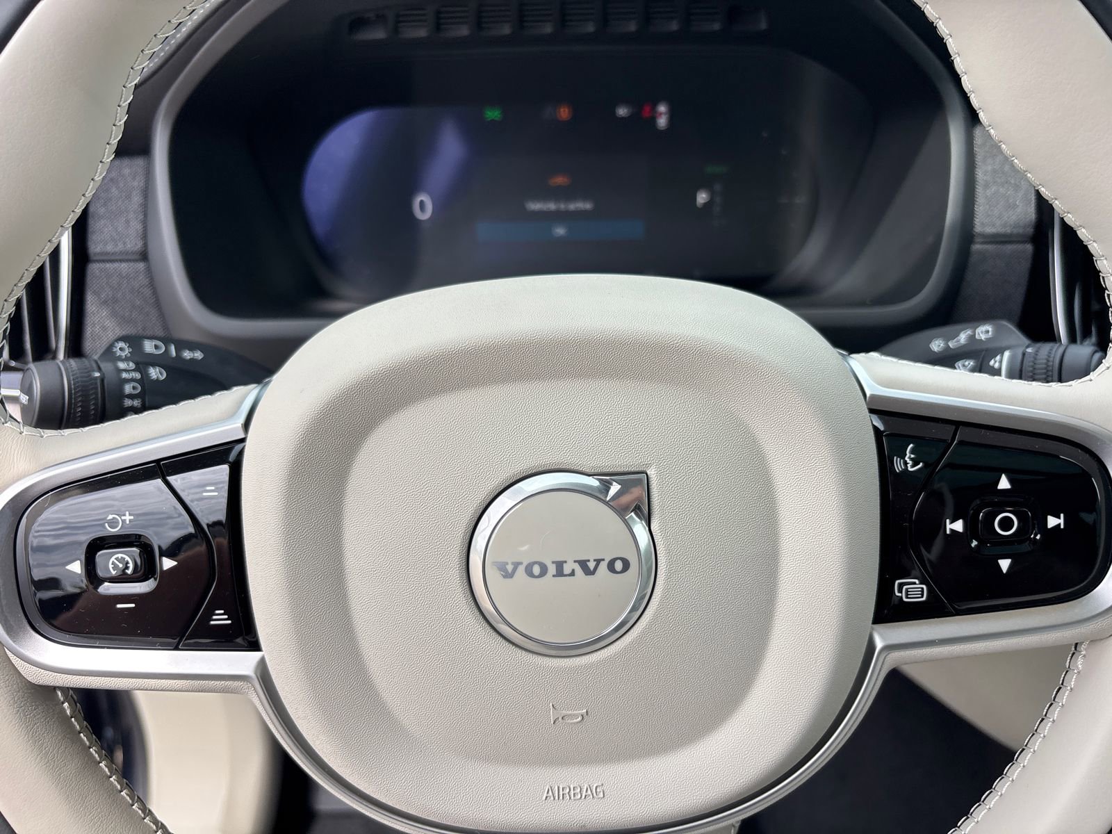 New 2026 Volvo XC90 T8 Ultra w/ Protection Package Premier AWD/4WD image 16
