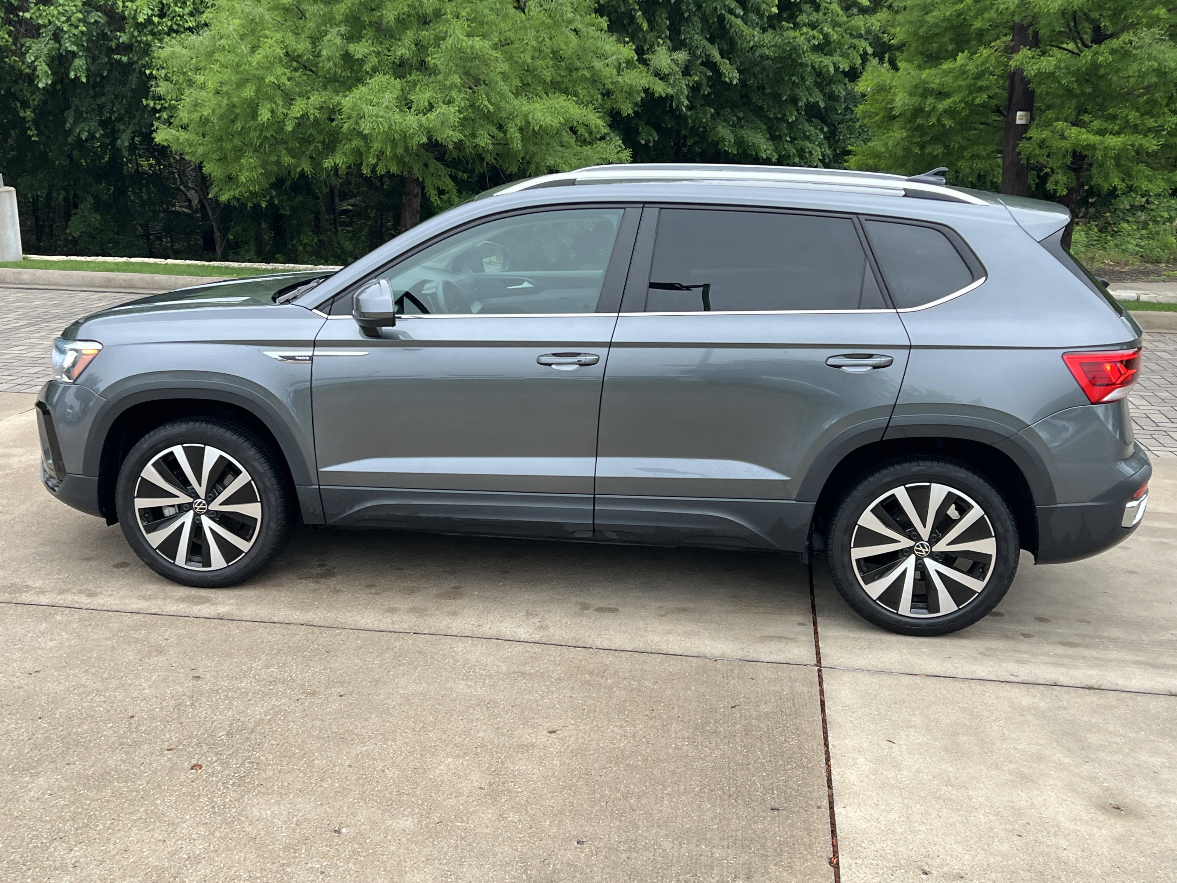 Certified 2023 Volkswagen Taos SE w/ Panoramic Sunroof Package FWD image 7