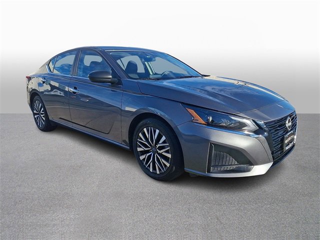 Used 2024 Nissan Altima 2.5 SV image 3