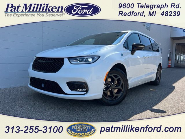 Used 2024 Chrysler Pacifica Limited