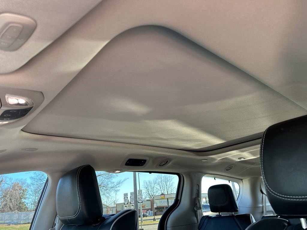 Used 2023 Chrysler Pacifica Limited w/ Uconnect Theater Family Group AWD/4WD image 45