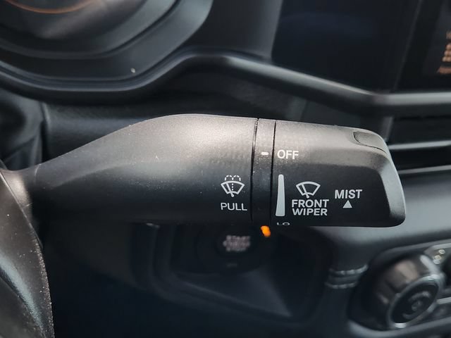 Certified 2025 Jeep Gladiator Mojave AWD/4WD image 37