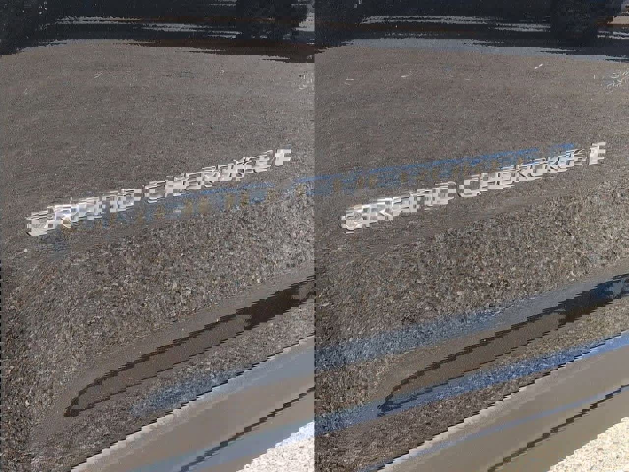 Used 2022 Jeep Grand Cherokee Limited image 12