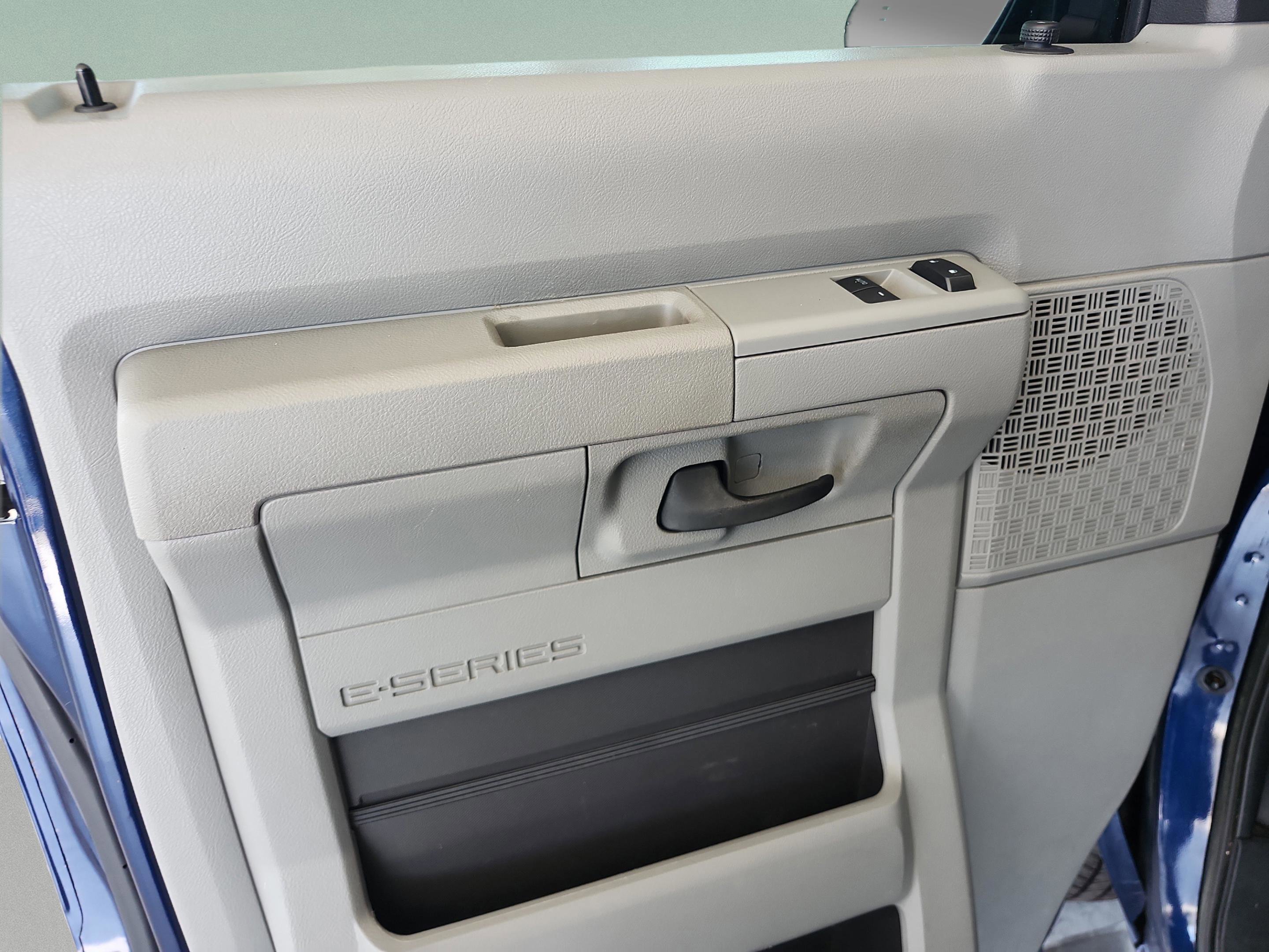 Used 2013 Ford E-350 and Econoline 350 XLT image 17