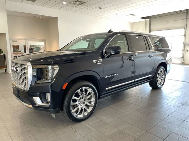 Used 2024 GMC Yukon XL Denali w/ Advanced Technology Package image 2
