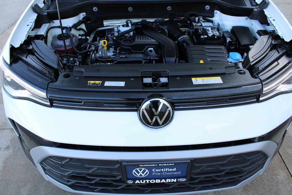 Certified 2025 Volkswagen Taos SE image 29