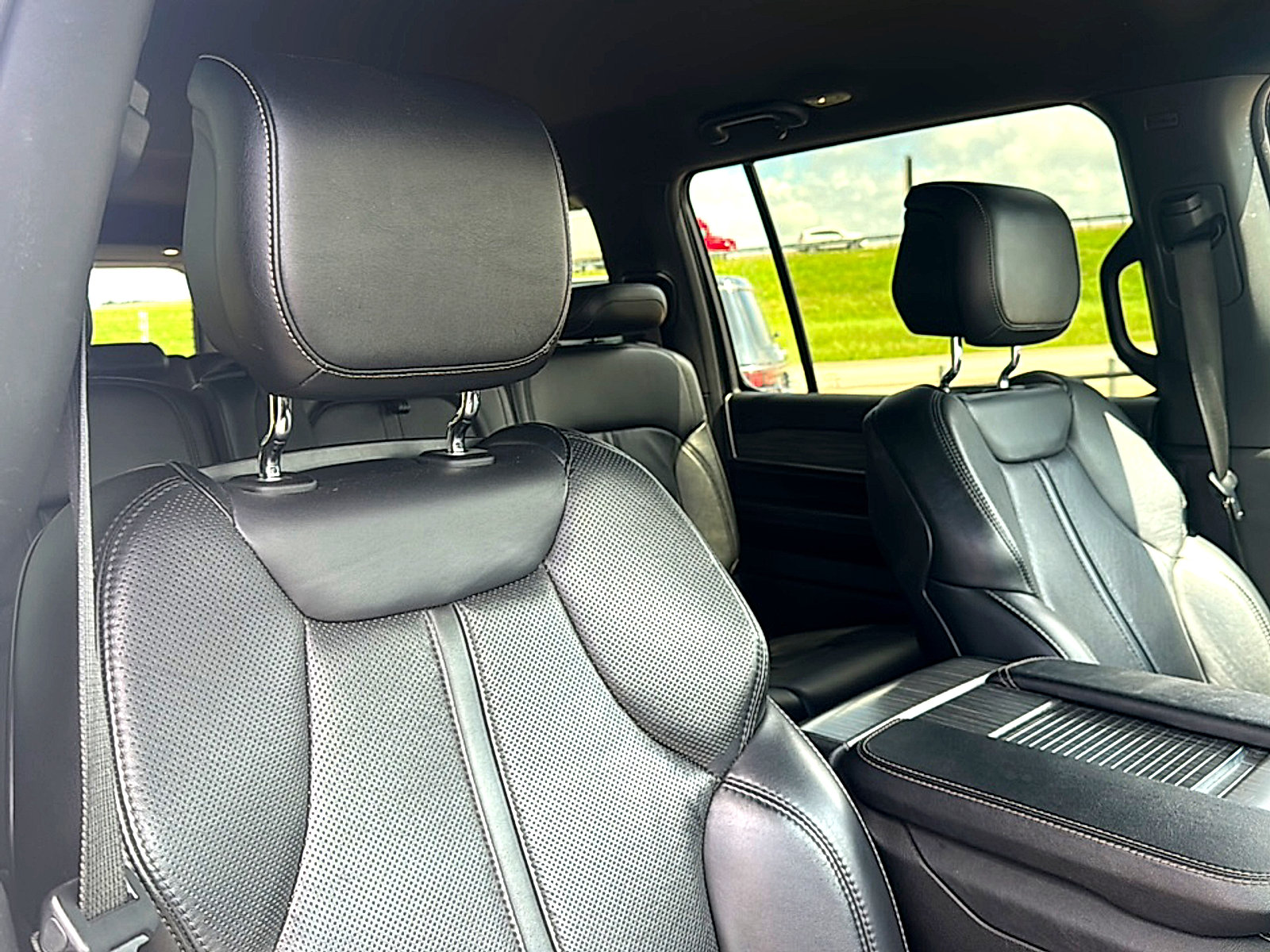 Used 2024 Jeep Wagoneer L Series II w/ Flexible Seating Group RWD image 25