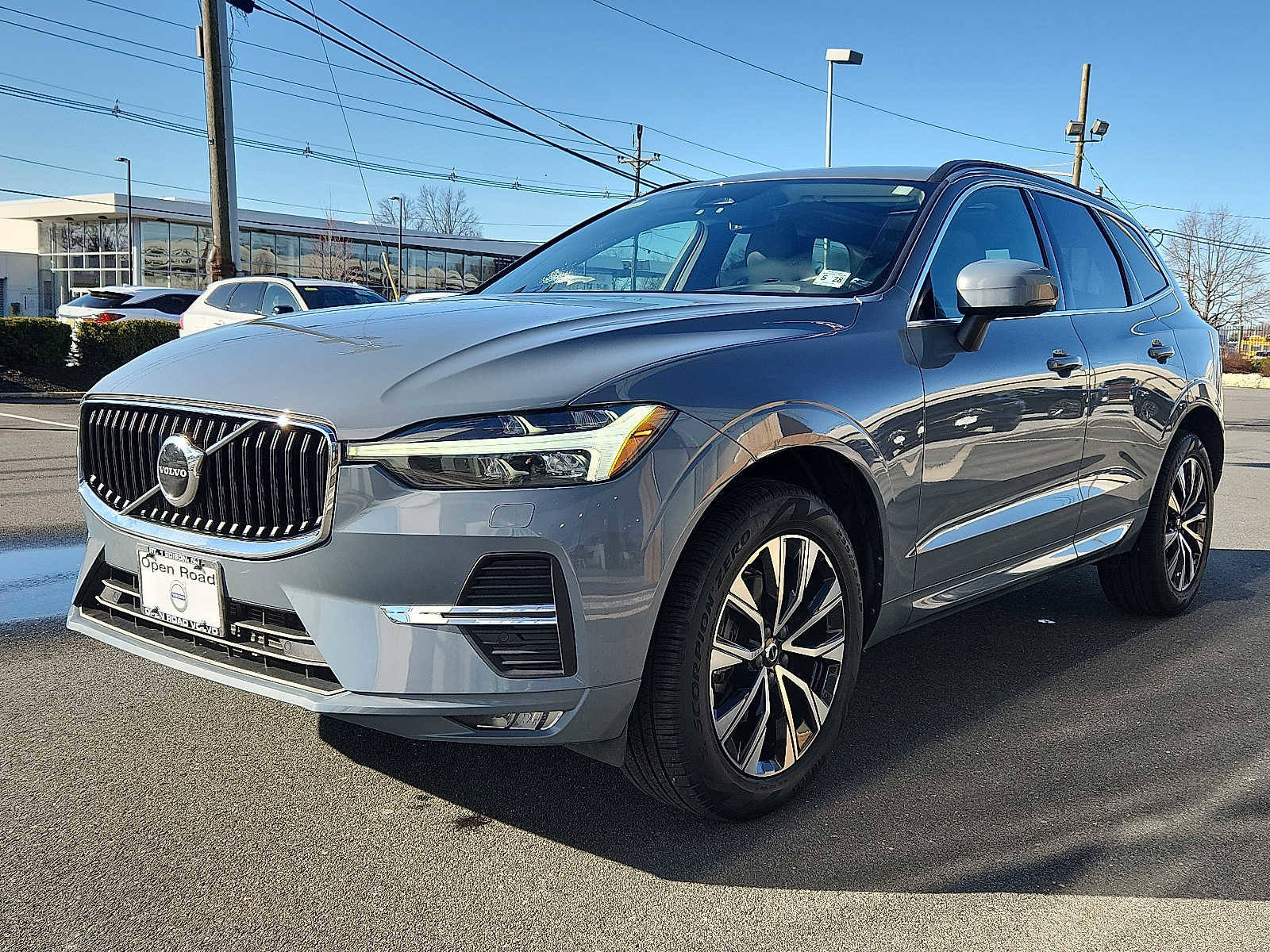 Certified 2023 Volvo XC60 B5 Core w/ Climate Package image 3