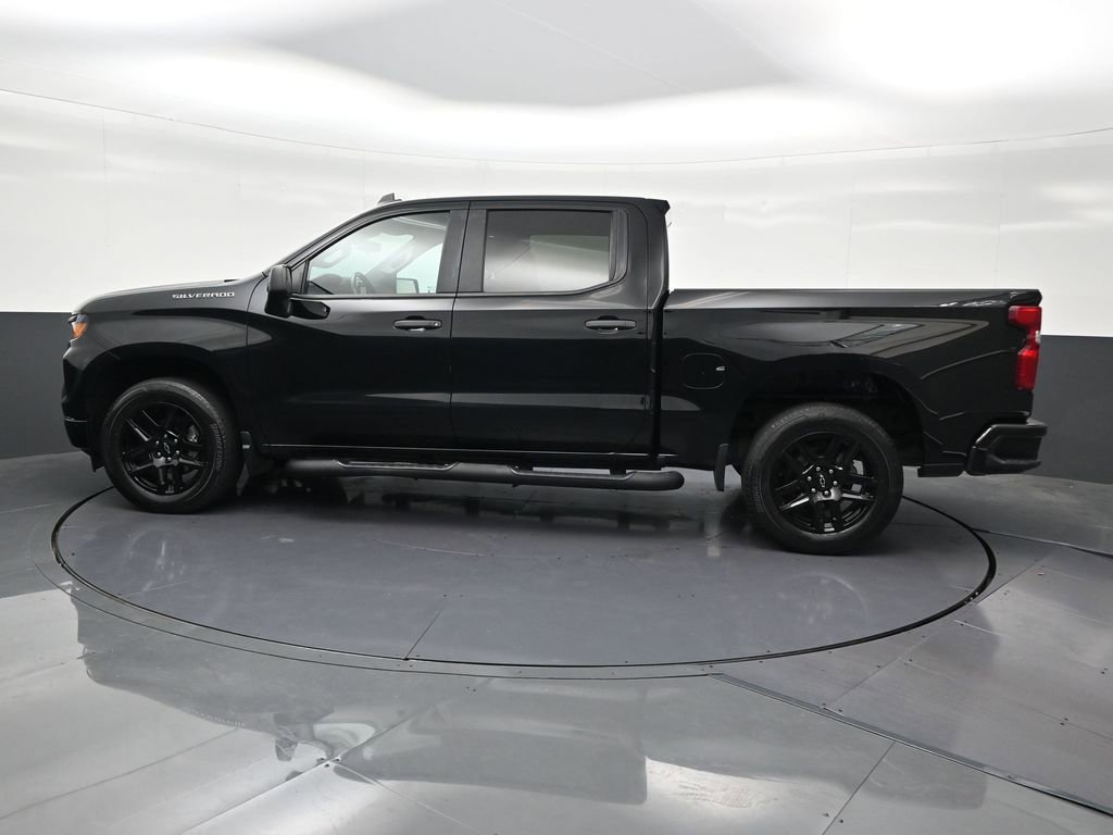 Used 2022 Chevrolet Silverado 1500 Custom RWD image 2