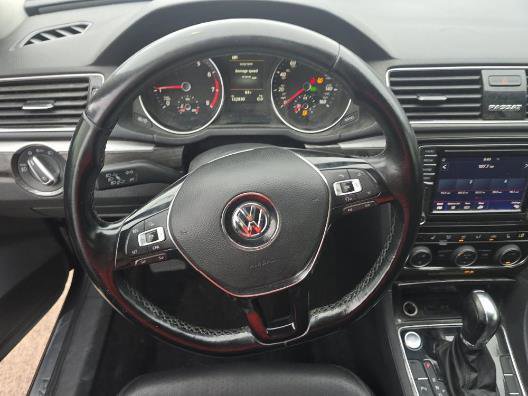 Used 2018 Volkswagen Passat 2.0T SE FWD image 10