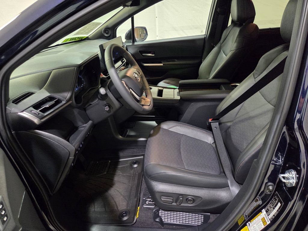 Used 2025 Toyota Sienna Platinum AWD/4WD image 22