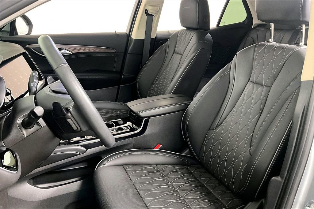 Used 2023 Buick Envision Avenir image 25