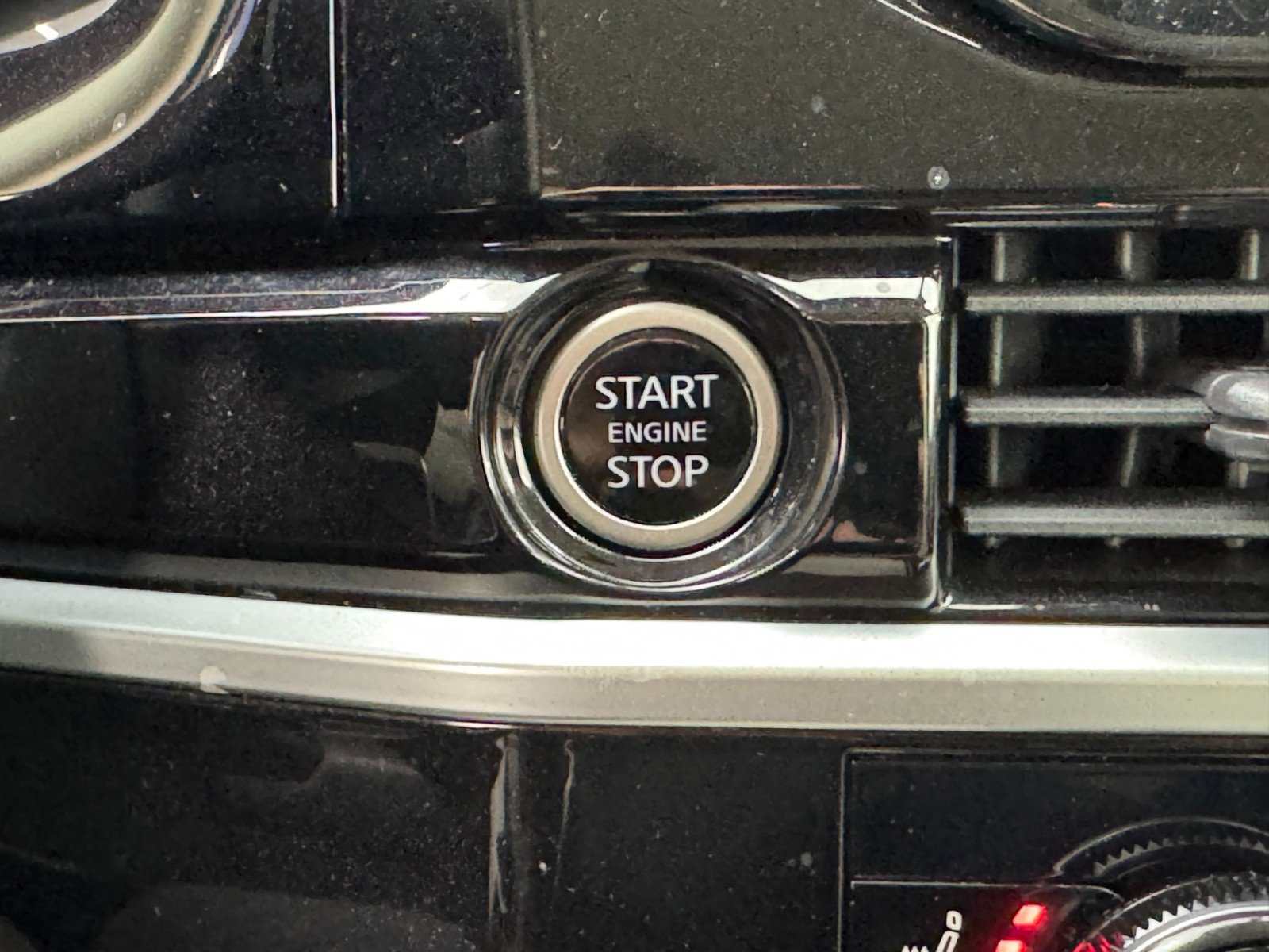 Used 2022 Nissan Pathfinder SV image 20