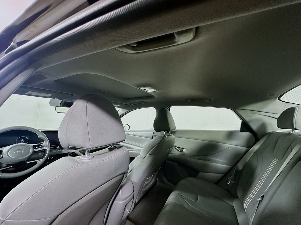 Used 2025 Hyundai Elantra SEL FWD image 13