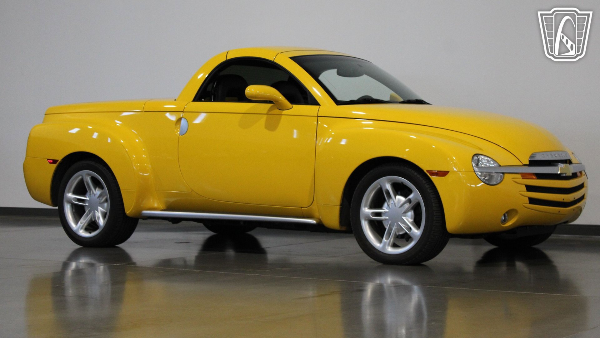 Used 2003 Chevrolet SSR w/ Preferred Equipment Group RWD image 22