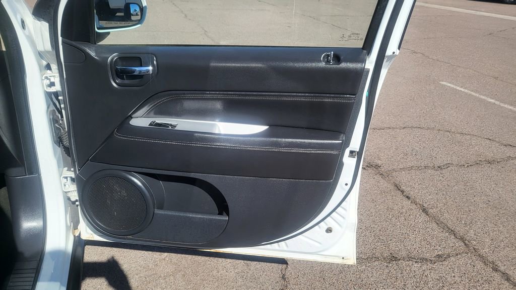 Used 2016 Jeep Compass Latitude image 16