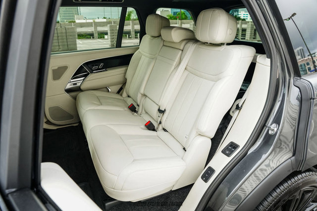 Used 2025 Land Rover Range Rover Long Wheelbase SE image 48