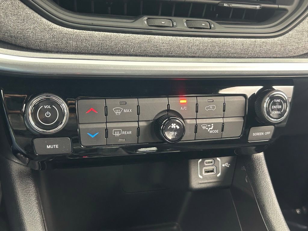 Used 2024 Jeep Compass Latitude AWD/4WD image 20