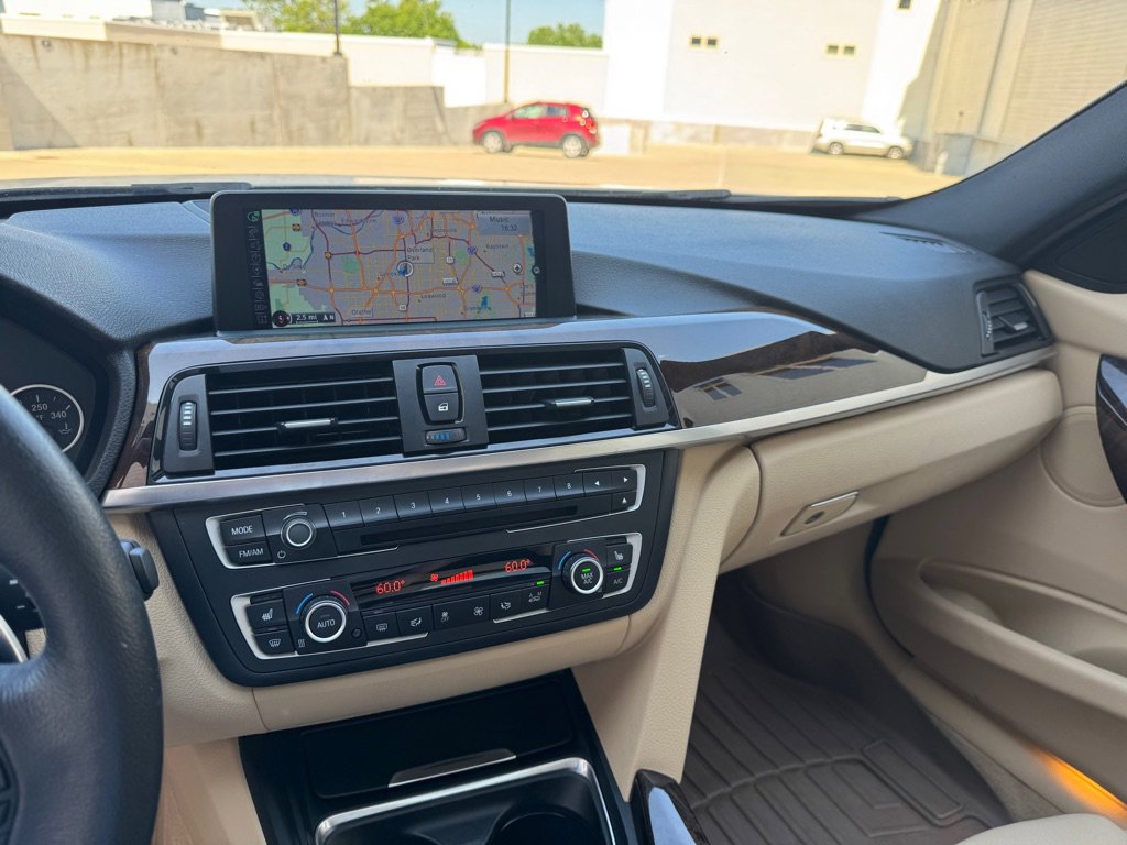 Used 2015 BMW 328i xDrive Wagon image 17