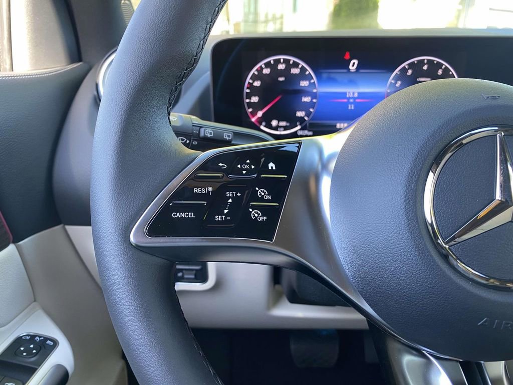 Certified 2025 Mercedes-Benz GLA 250 image 27