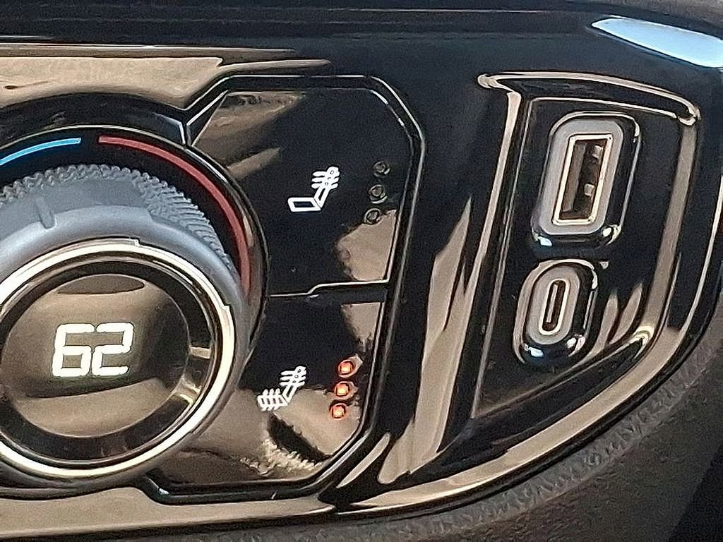 Used 2024 Chevrolet Silverado 2500 LTZ image 25