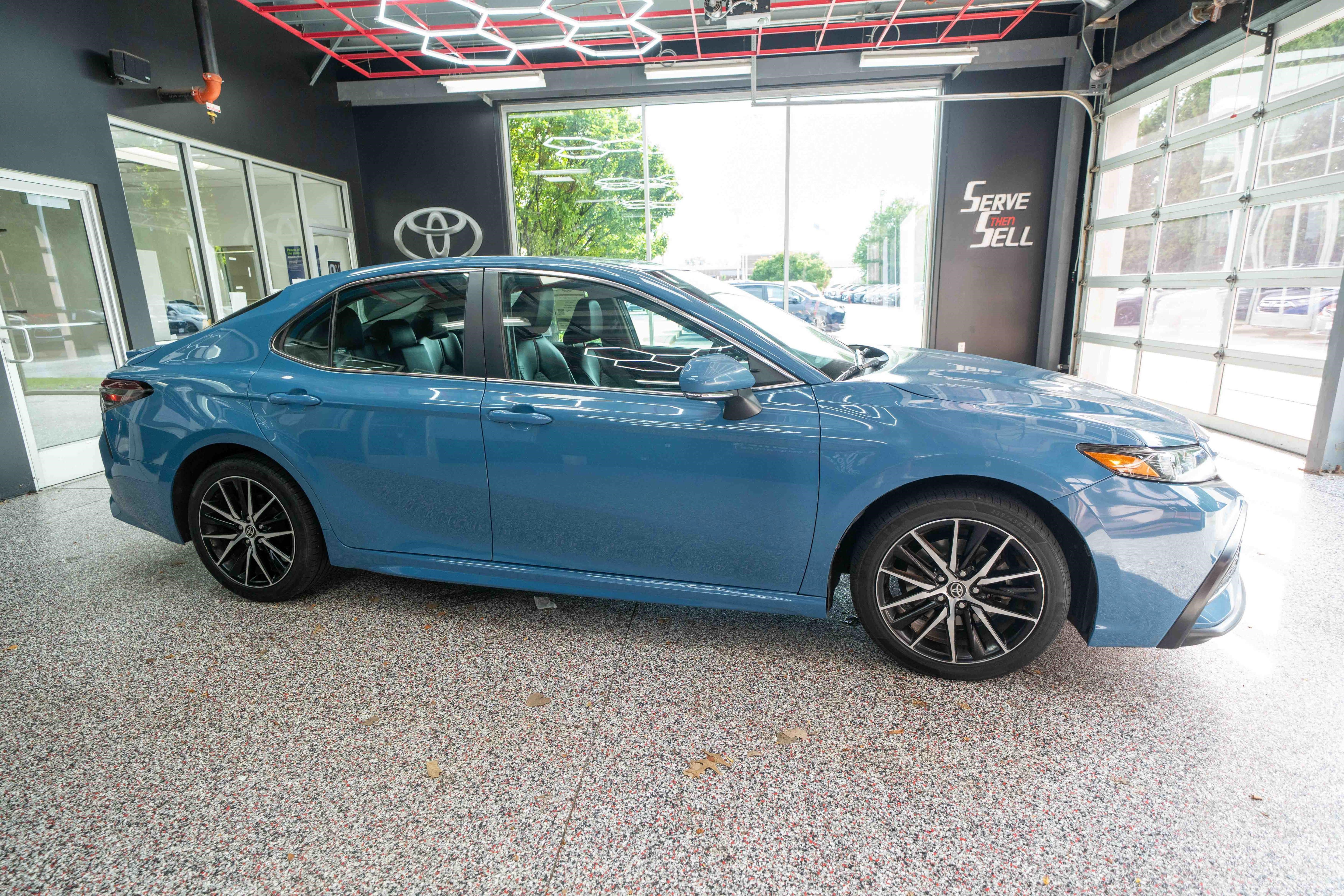 Used 2024 Toyota Camry SE FWD image 5
