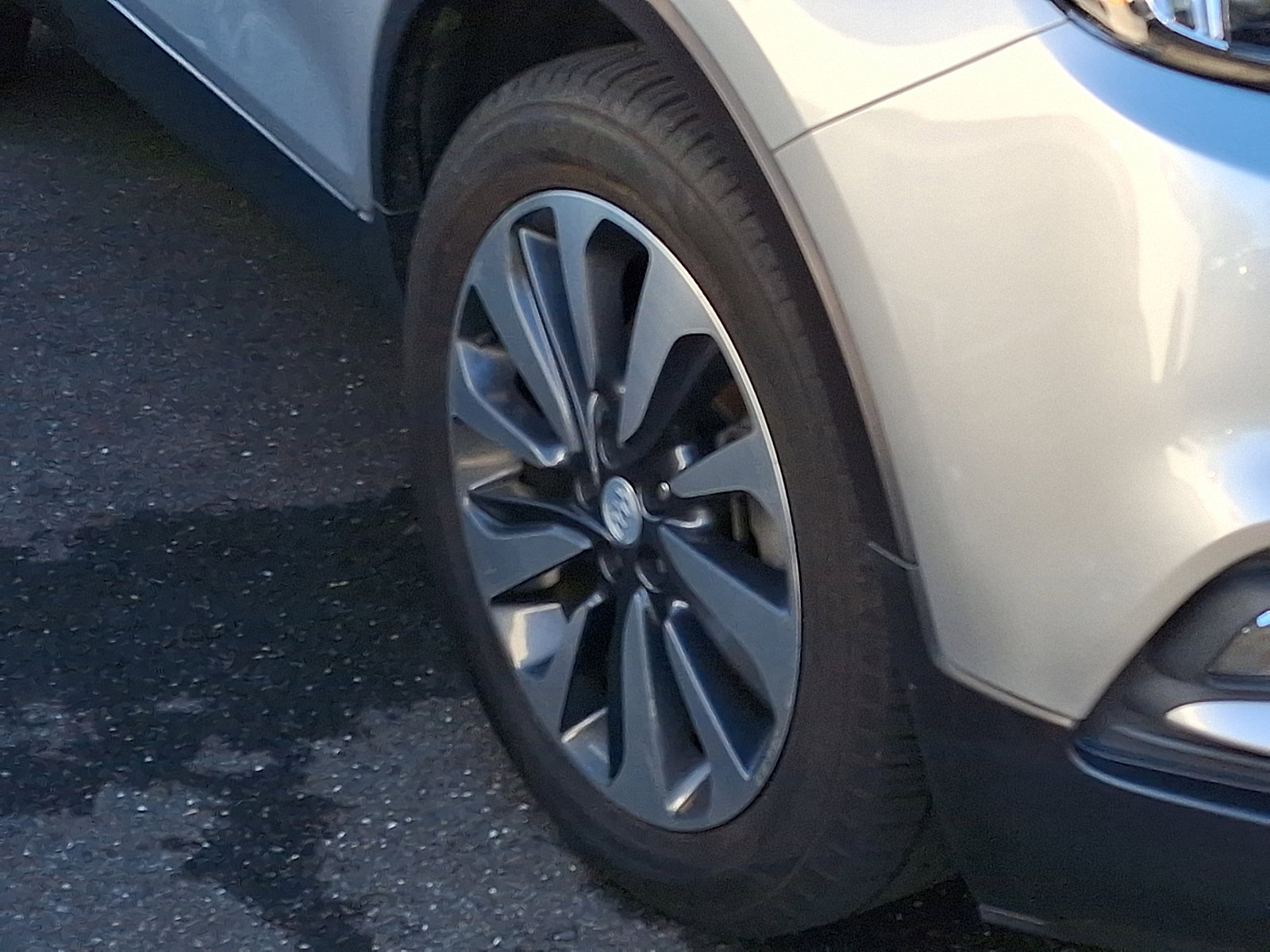 Used 2019 Buick Encore Essence image 10