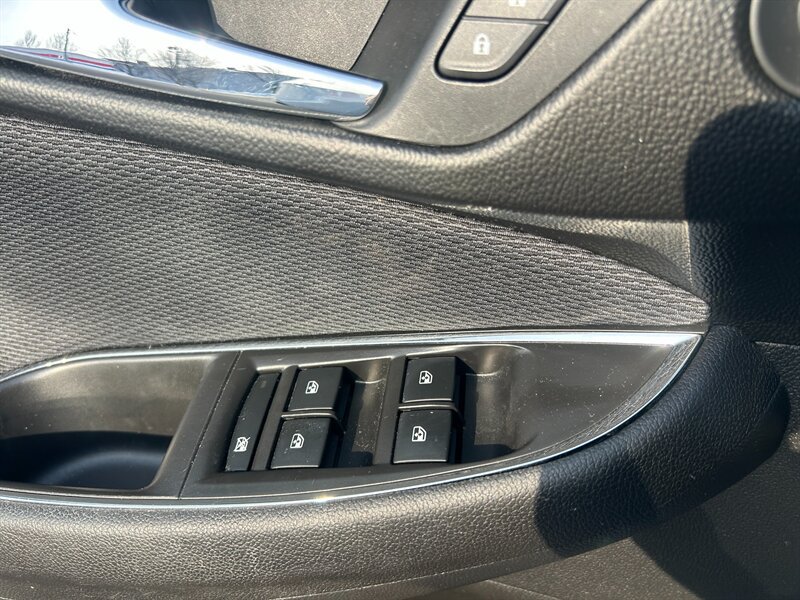 Used 2018 Chevrolet Cruze LS FWD image 19
