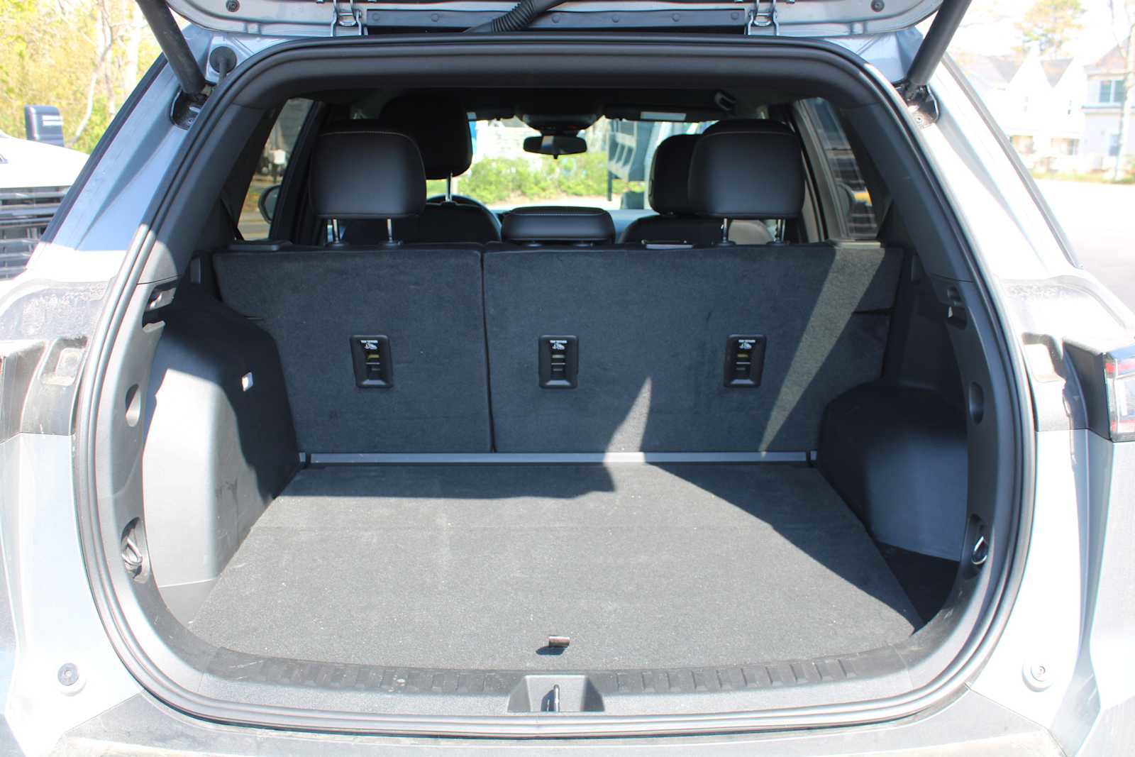 Used 2025 Chevrolet Equinox LT w/ Convenience Package II FWD image 7